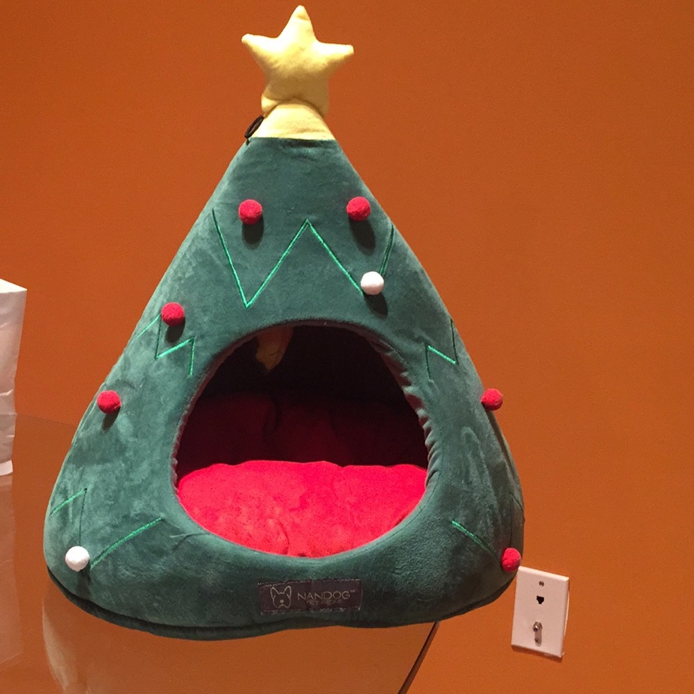 Cat or Dog Christmas Bed